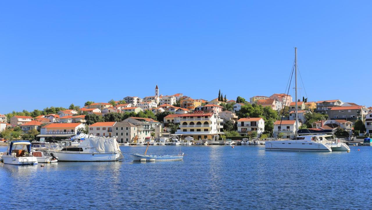 Apartments By The Sea Seget Vranjica, Trogir - 13771 Екстер'єр фото