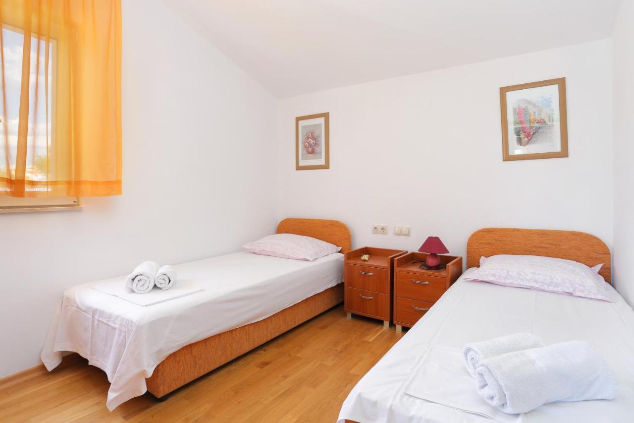 Apartments By The Sea Seget Vranjica, Trogir - 13771 Екстер'єр фото
