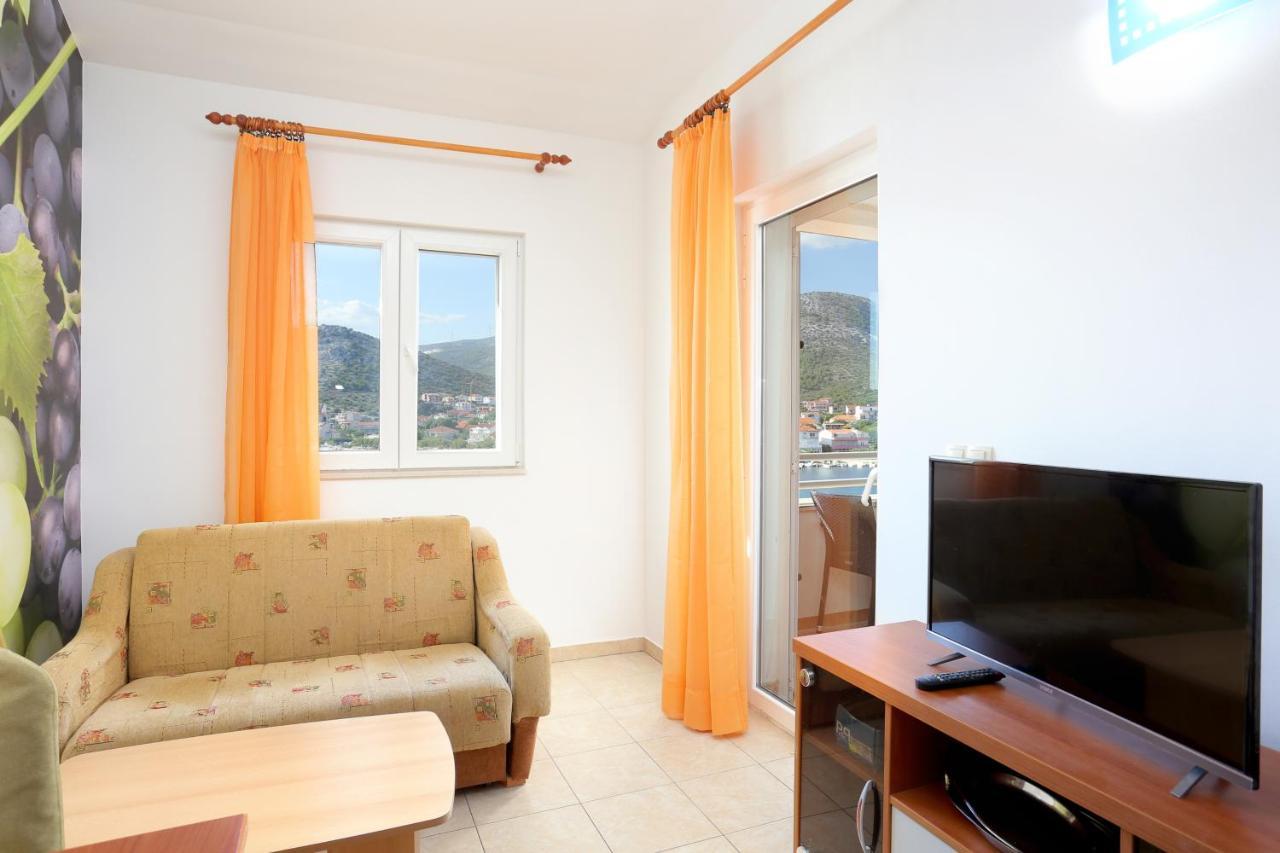 Apartments By The Sea Seget Vranjica, Trogir - 13771 Екстер'єр фото