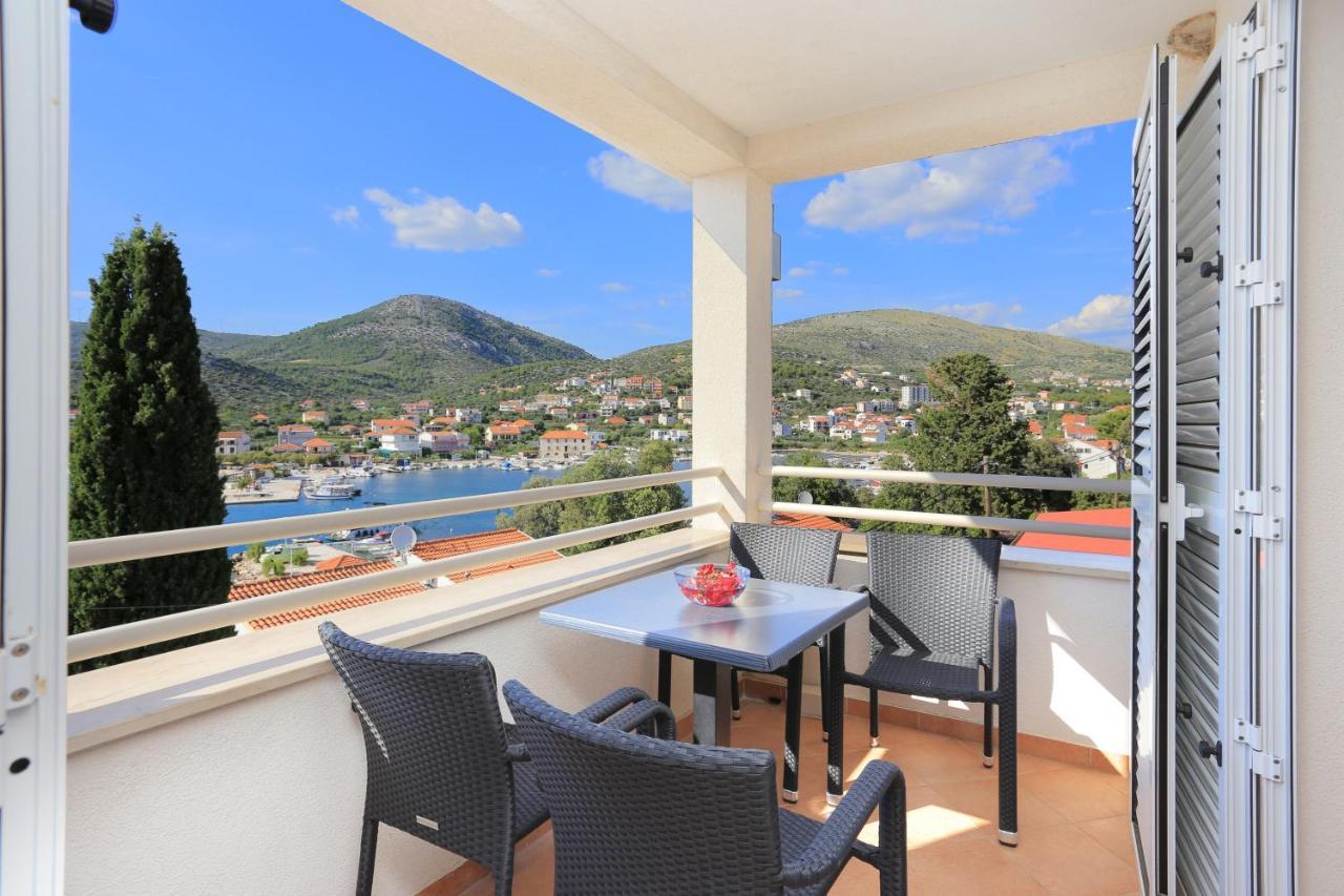 Apartments By The Sea Seget Vranjica, Trogir - 13771 Екстер'єр фото