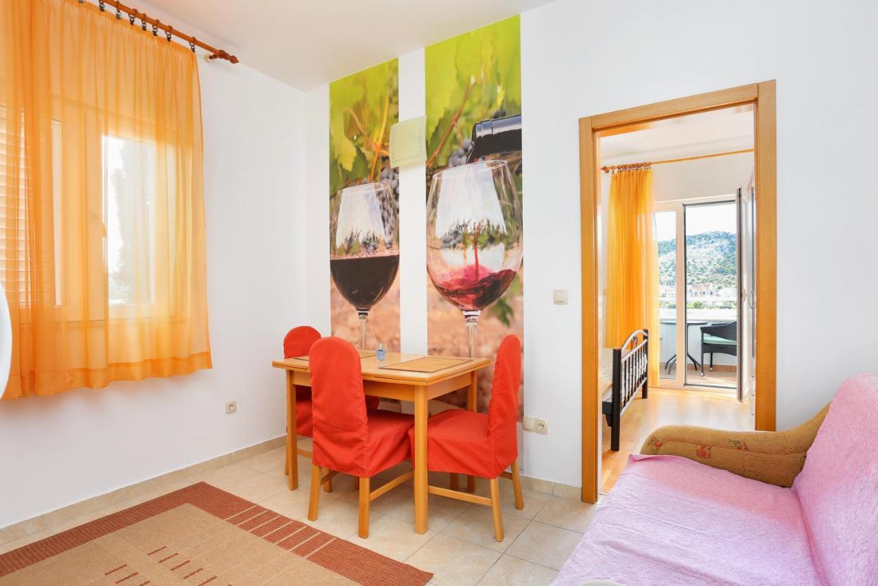 Apartments By The Sea Seget Vranjica, Trogir - 13771 Екстер'єр фото