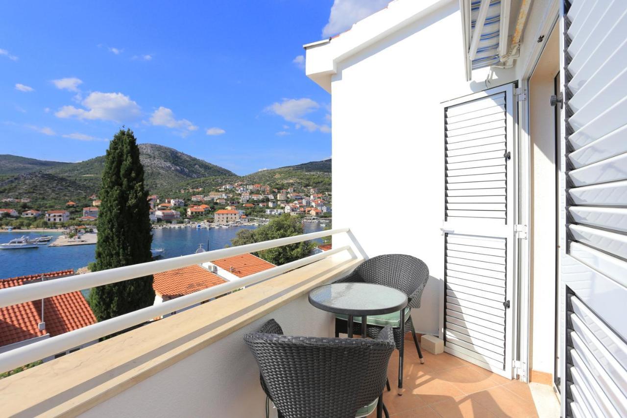Apartments By The Sea Seget Vranjica, Trogir - 13771 Екстер'єр фото